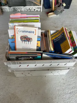 livre scolaire, plusieurs matières et plusieurs niveaux