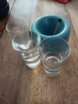 verres à digestif ou verrine + râpe spirale neuve