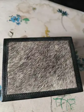 Petite boîte dessus imitation fourrure