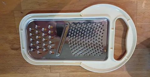 Râpe à Légumes en Inox