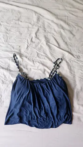 haut de maillot bleu marine