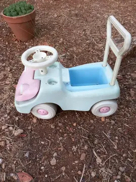 petites voiture et trottinette