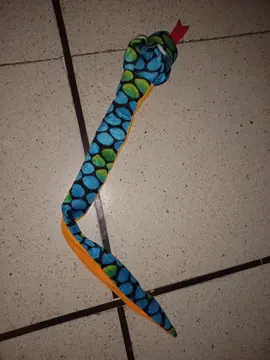 serpent en peluche