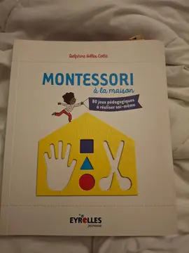 Livre Montessori à la maison