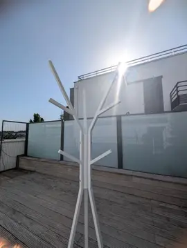 Porte manteau en forme d'arbre avec étagère
