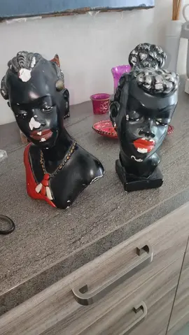 Tetes en plâtre