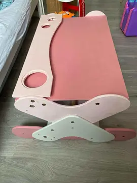 Bureau enfant rose