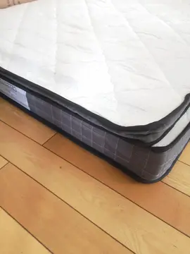 Matelas ressorts ensachés et mousse à mémoire de forme neuf