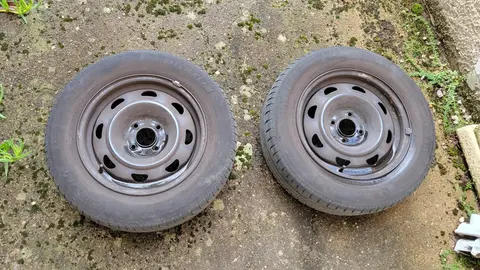 2 pneus sur jantes Michelin 195/65 R 15