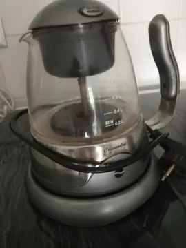theiere qui peut aussi faire cafetiere en parfait etat.fonctionne parfaitement.