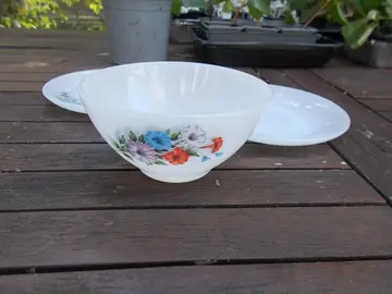 arcopal un bol et 2 souscoupes