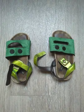 Nu-pieds taille 28