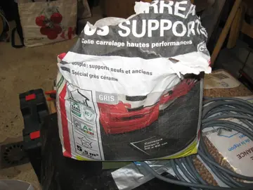 colle pour carrelage reste de chantier