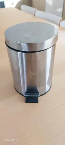 poubelle de salle de bain