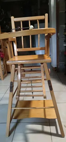 Chaise haute en bois