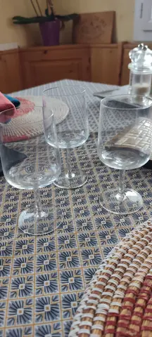 3 petits verres à pied
