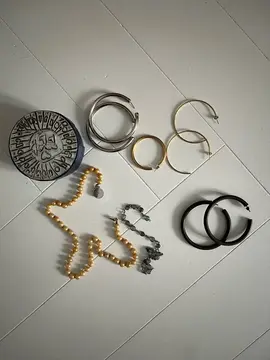 Set d’accessoires : Colliers - Créoles - Écharpe - Sac à main