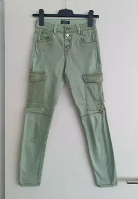 Pantalon vert kaki. Bershka. Taille 36
