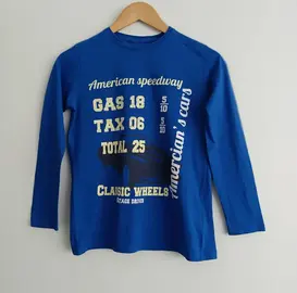 T shirt bleu à manches longues. Taille 12 ans