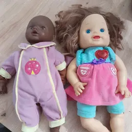 donne 2 poupées