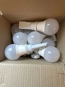 Lot de 10 ampoules LED neuves E27 805lm 2700K