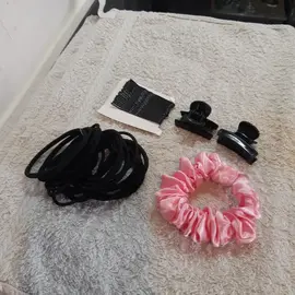 Lot de chouchou, épingles et élastiques pour cheveux (jamais utilisé)