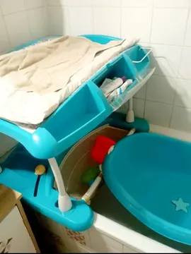 combi table a langer + baignoire BIEN VECU mais bon état