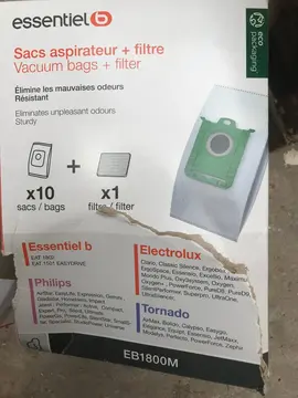 boite avec 4 sacs d'aspirateur