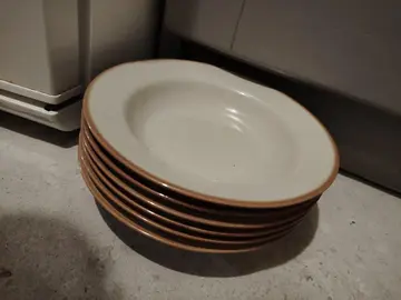 Lot assiettes creuses en grès