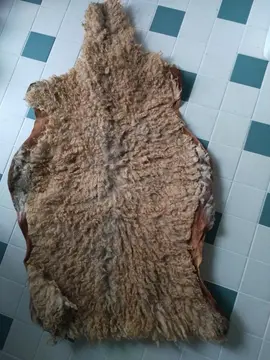 Tapis 100% laine de mouton et véritable cuir / Marron clair