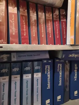 Revues fiscales 1999 à 2019 + classeurs (Actualités Fiscales, Fiscologue, ...)
