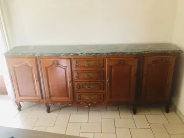 Buffet imitation style Louis XV avec plateau n marbre vert