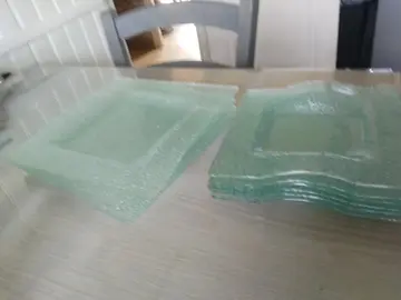 assiettes en verre