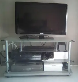 Meuble TV tablettes verre en bon état