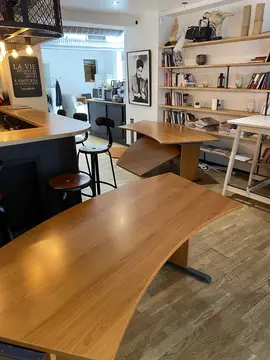 URGENT DONNE BUREAUX/TABLE DE REUNION Levallois PERRET