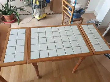 petite table carrelée