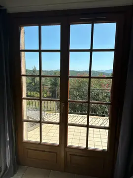 4 portes-fenêtres, double vantaux, en PVC imitation bois