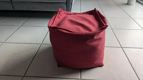 pouf à billes rouge