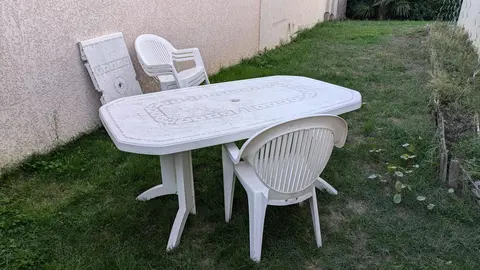 table de jardin et 4 chaises
