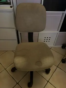 Chaise à roulettes de bureau