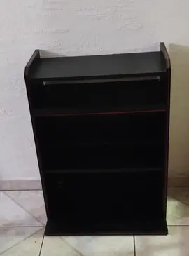 petit meuble de couleur noire