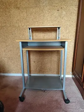 table ordinateur sur roulettes