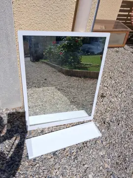 miroir tablette et lampe