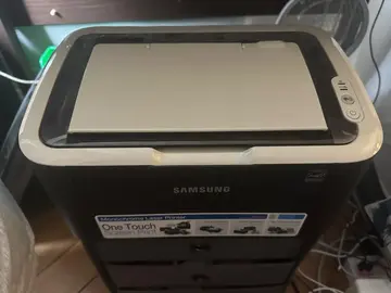Scanner et imprimante laser en état de marche