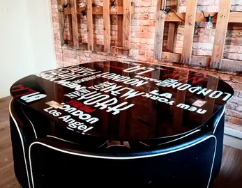 Table en verre + Quatres chaises