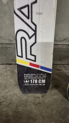 skis Salomon RACE 24h de taille 178cm avec fixations