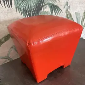 Pouf en skaï orange