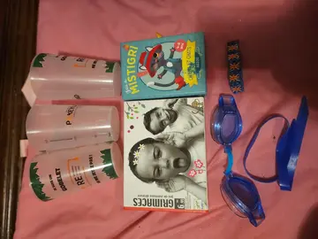 Lot 2 jeux de société, lunettes de bain