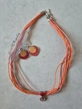 collier et boucles d'oreilles