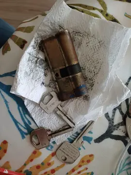 Barillet serrure avec 3 oh 4 clés